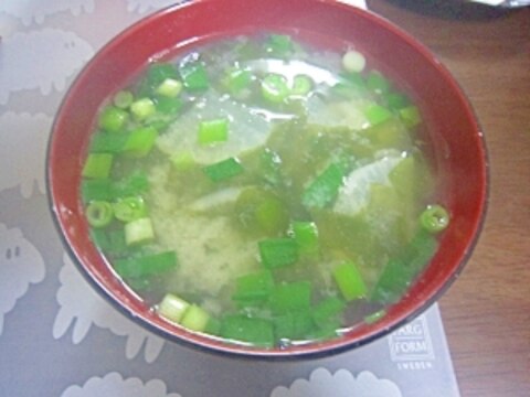 和朝食！大根とわかめとえんどう豆のお味噌汁